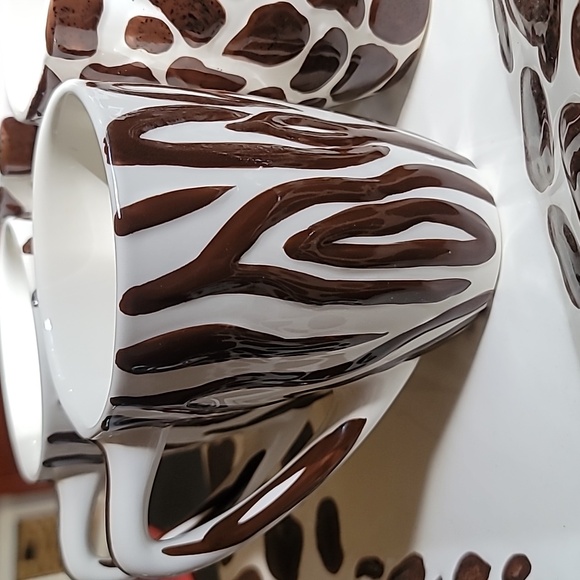 Laurie Gates Mugs and Tray Set - Picture 3 of 7